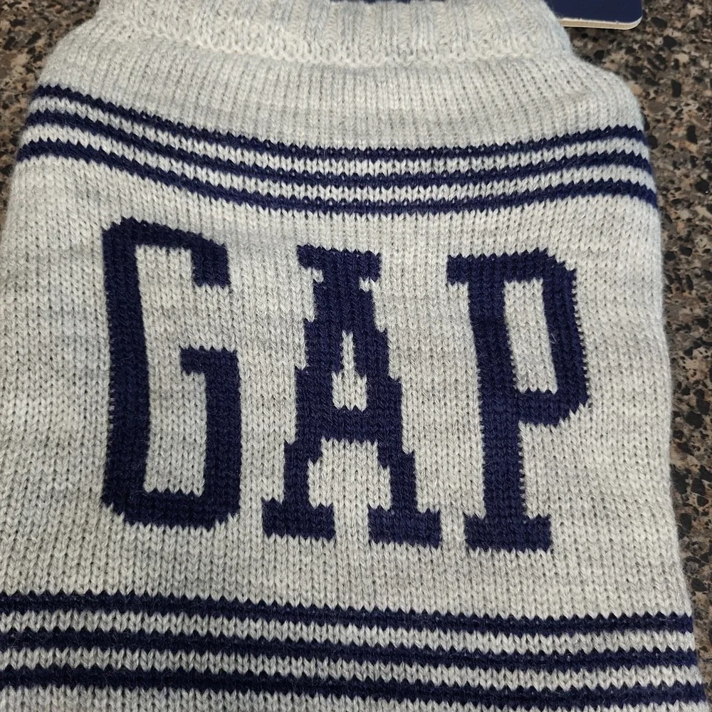 New GAP Dog Sweater XS X-SMALL‎ Gray Stripe Logo 7-10 lbs weight
